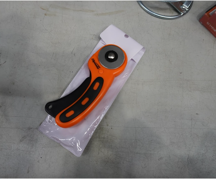 Нож 45 мм вращающееся лезвие-ролик, пластмассовая ручка пистолетного типа SPARTA Фотография_3