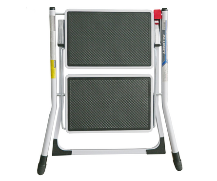 Стремянка стальная бытовая 2 ступени 56/244 см/3.3 кг с широкими прорез. ступенями складная VARIANT Фотография_1