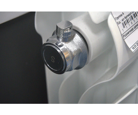 Пробка радиаторная с воздухоотводчиком левая AV Engineering Фотография_2