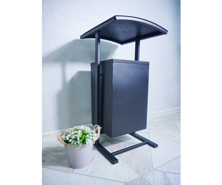 Урна уличная с бортиками на маятниковой подставке с крышей в виде арки Фотография_1