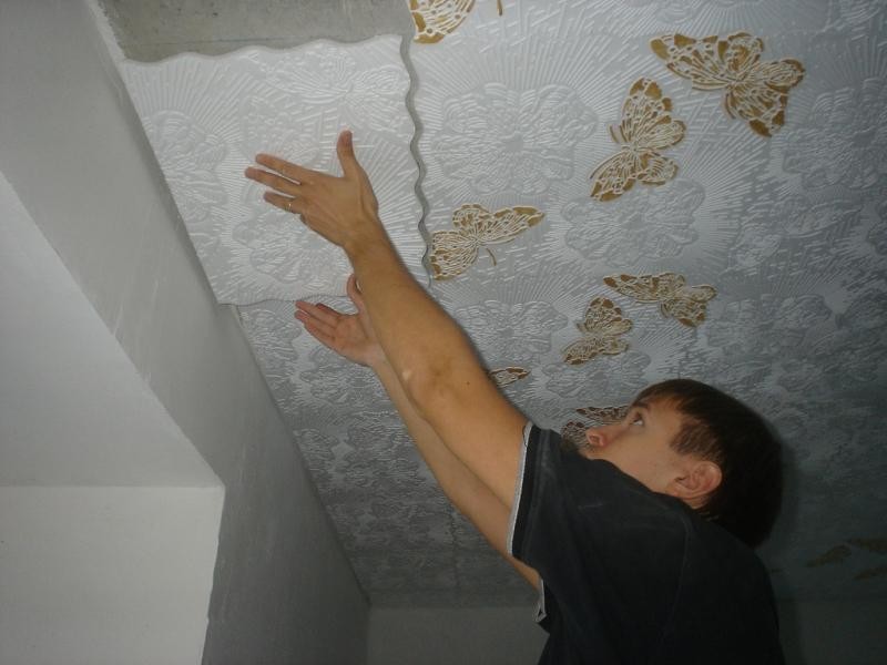 Покраска пенопластовой плитки для потолка