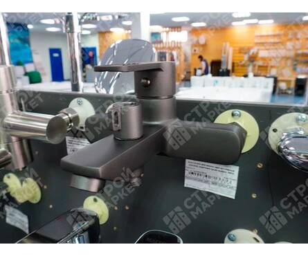 Смеситель для ванны однорычажный CONSUL короткий гусак графит 8910 Фотография_4