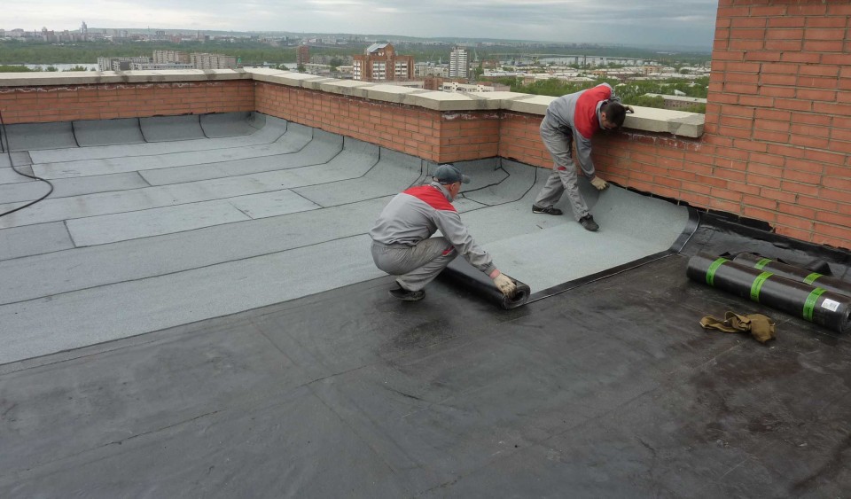 Покрытие крыши рубероидом: выбор материала и этапы работ