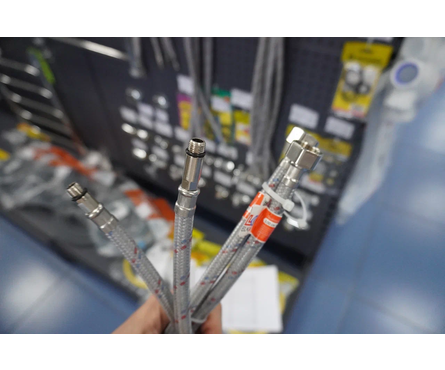 Подводка к смесителю 80 см, в силиконовой обмотке (пара) Фотография_3