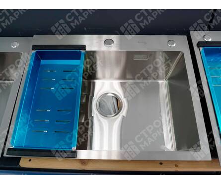 Мойка 60х45 (3.0) врезная 3 1\2 22 см с сифоном+ коландер+дозатор Сатин SANTREK AQUA Фотография_8