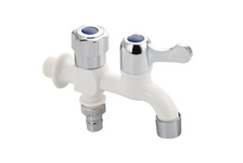 Кран 1/2 водоразборный пластиковый двойным выходом