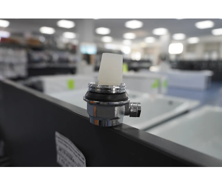 Пробка радиаторная с воздухоотводчиком левая AV Engineering Фотография_1