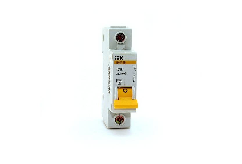 Автоматический выключатель 1р 16а iek. Автоматический выключатель IEK c16. Авт.выкл. Ва47-29 1р 16а 4,5ка хар-ка с ИЭК. Выключатель автоматический ИЭК ва 47-29 1п с 16а, ,. Автомат электрический IEK c10.